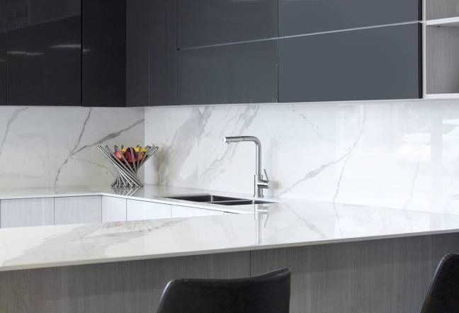 Панель самоклеющаяся ПВХ 300х600 мм 6шт/уп Мрамор Нова Адели гранд. Цена указана за 1,08 м²