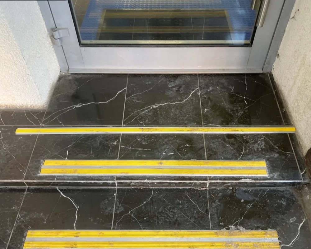 Порог одноуровневый ПС 08-1.900.02л Залото анод