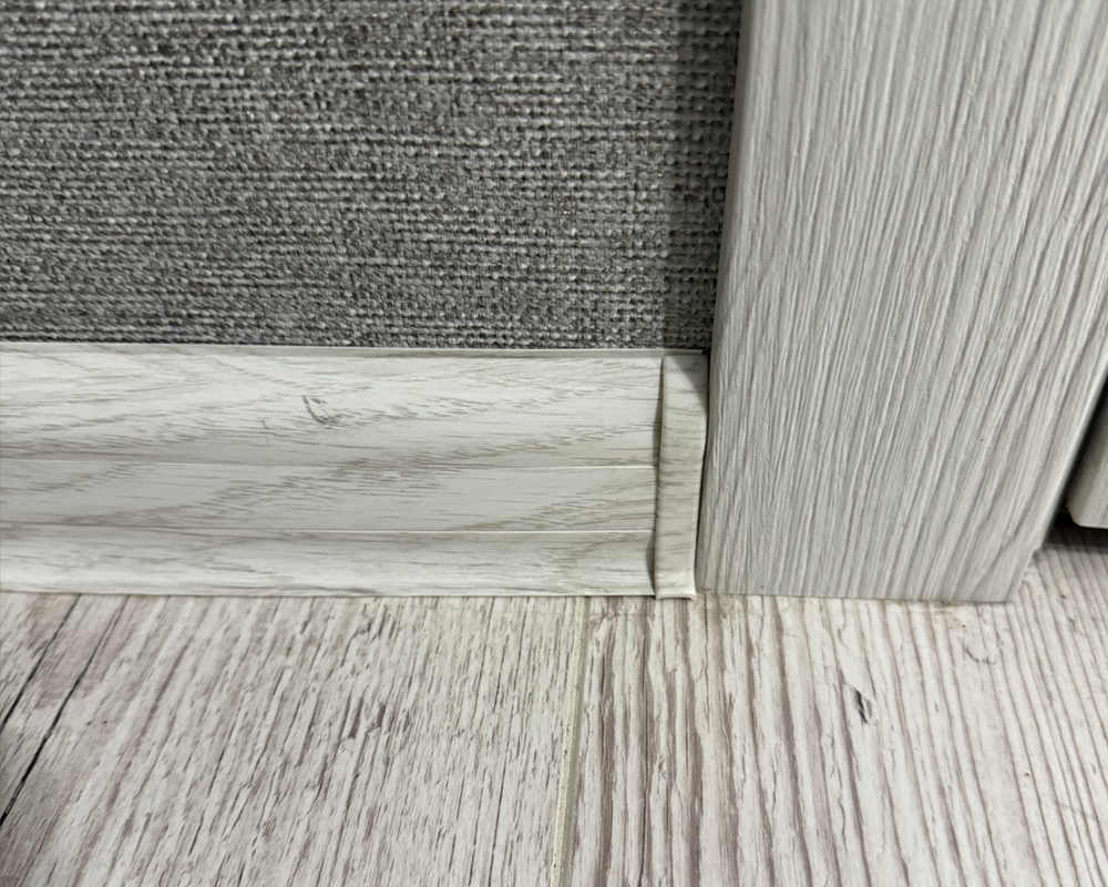 Плинтус ПВХ Волшебная палочка 58мм 2,2м 5810