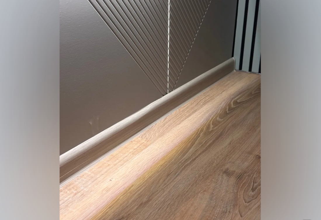 Плинтус ПВХ Волшебная палочка 58мм 2,2м 5810