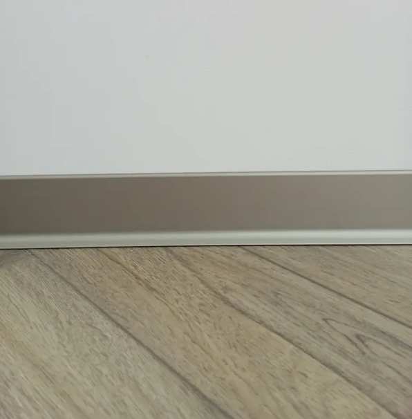 Плинтус алюминиевый Пл 80.2500.042лк Шампань