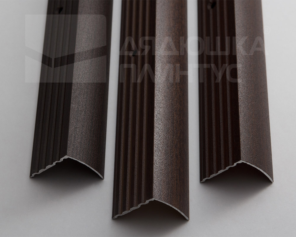 Порог угловой ПУ 04.2700.286 Пробка