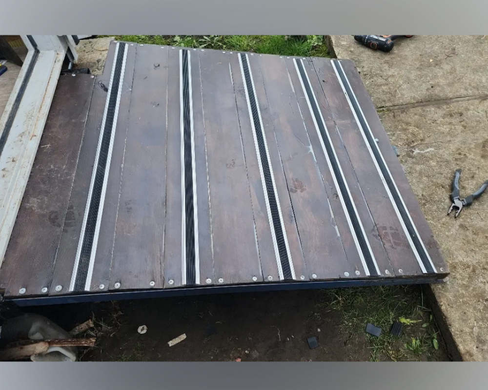 Порог одноуровневый ПС 08-1.1800.01лч Серебро