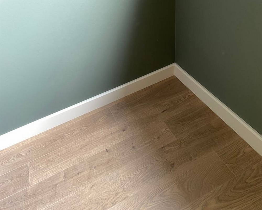 Плинтус МДФ ХАННАХОЛЗ 100401 100мм 2,4м. Окраска включена в стоимость