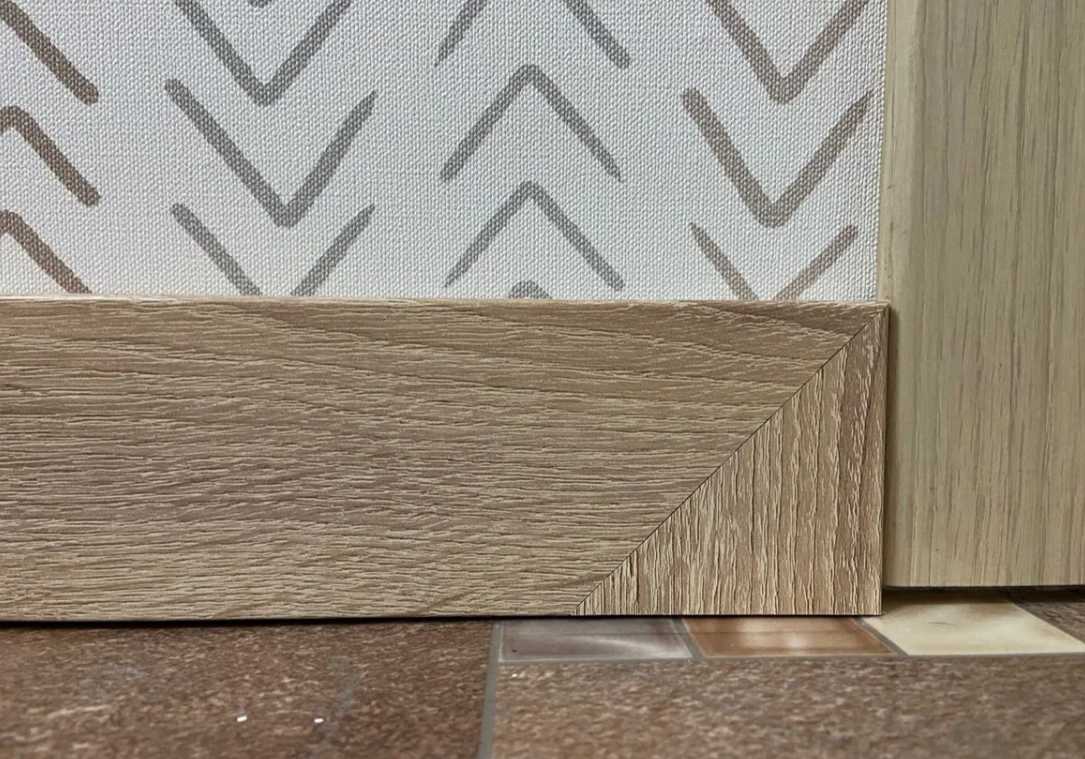 Плинтус МДФ Волшебная палочка. Гарден .206 Дуб коричневый