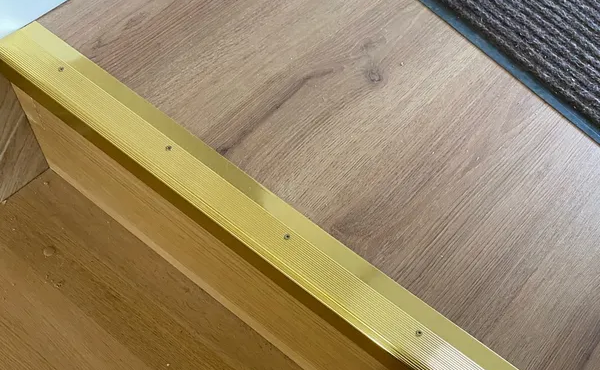 Порог угловой ПУ 04.2700.286 Пробка