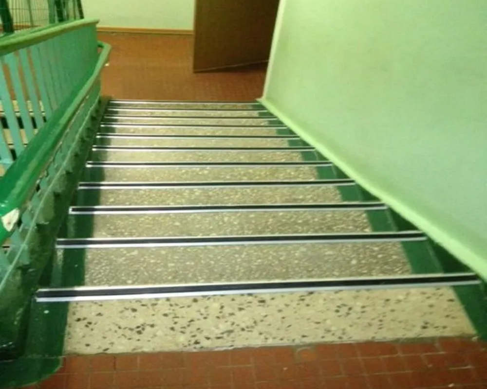 Порог одноуровневый ПС 08.900.04л Бронза анод