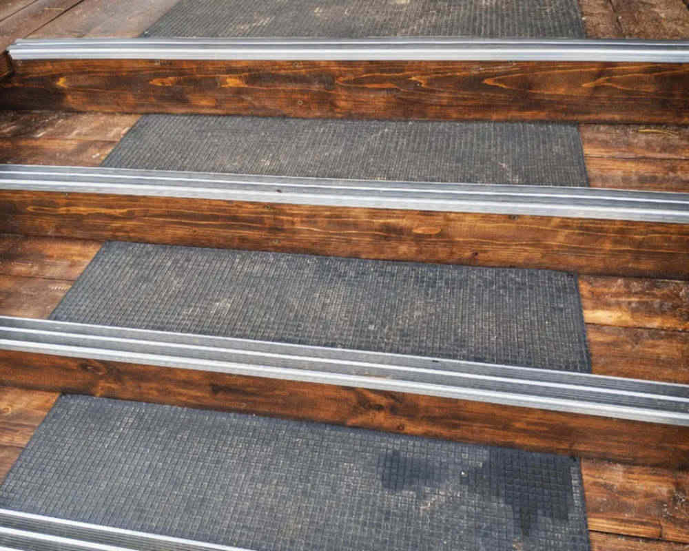 Порог одноуровневый ПС 08-1.2700.201лч Серебро