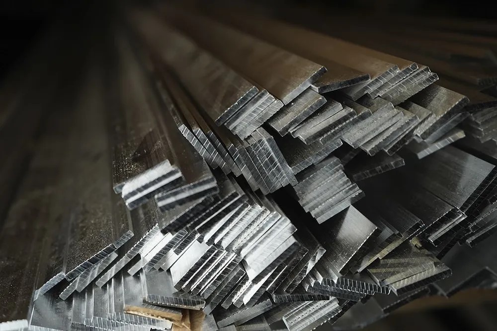 Штанга плоская 40 мм ШПл 05.2000.504л Бронза. Цена за 5 штук.